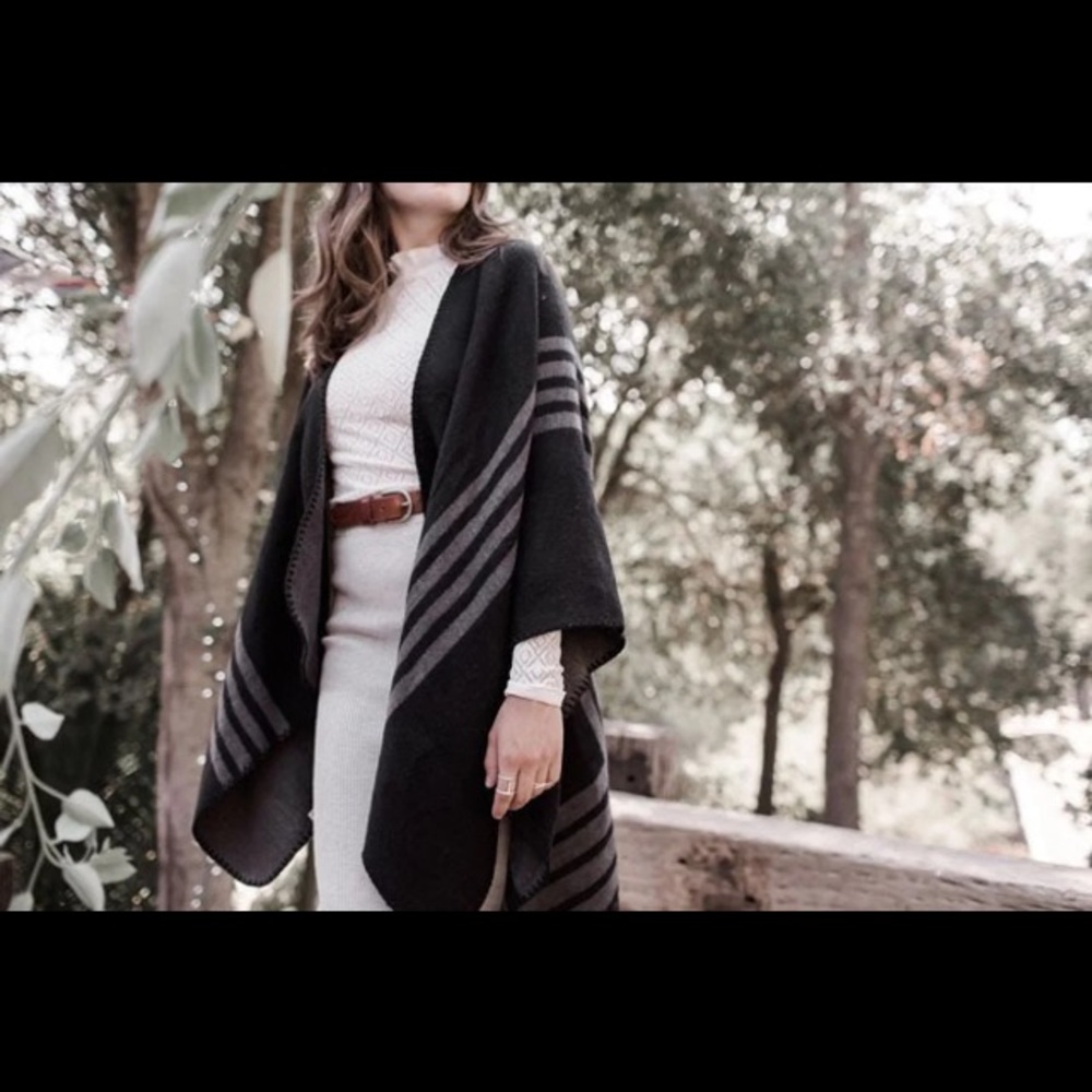 B.B. Dakota Poncho (reversible) BNIB FFF